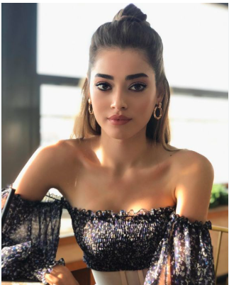 Simay Barlas is a prominent Turkish actress known for her versatile performances in both television and film. Born on May 7, 1999, in Istanbul, Turkey, she graduated from Istanbul Bilgi University with a degree in cinema and television studies. Since her debut in 2014, Barlas has captivated audiences with her dynamic roles across various genres.